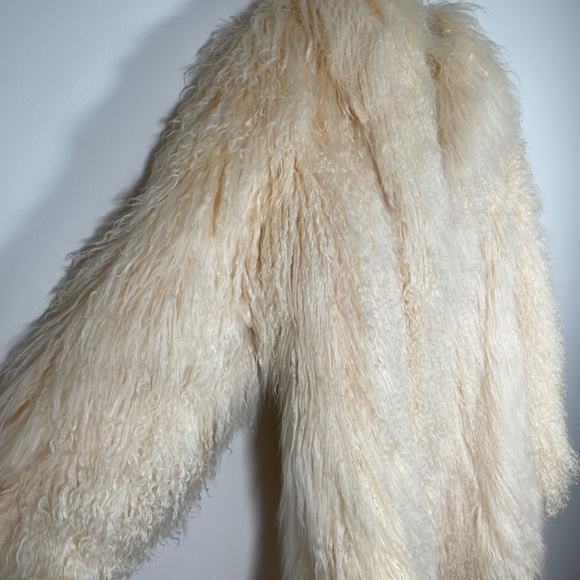 Vintage Tibet Lamb Fur Coat with Satin Lining - Rare and Pristine - Picture 7 of 16